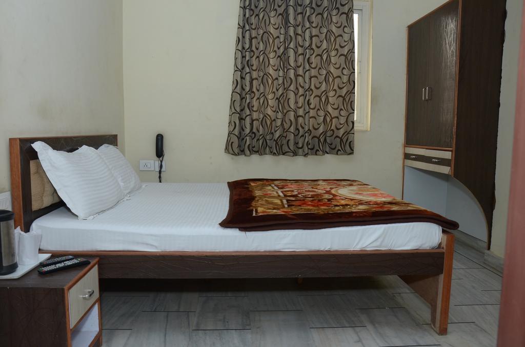 Oyo 15242 Hotel Rathi Palace ジャイプール エクステリア 写真